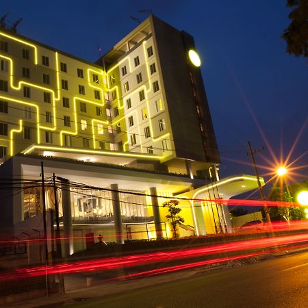 Yello Hotel Jemursari Сурабая Екстер'єр фото